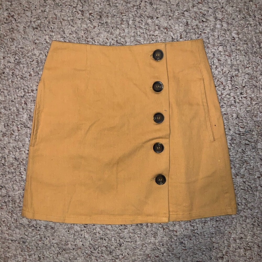 NWOT Yellow skirt